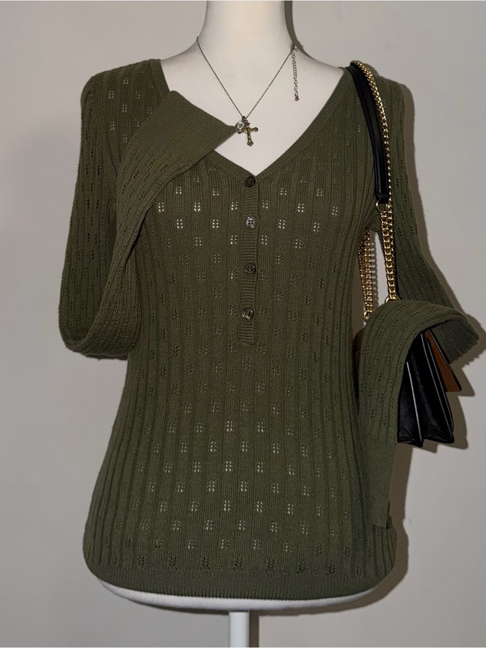 2000s vintage style dark forest green diamond like pattern long sleeve henley